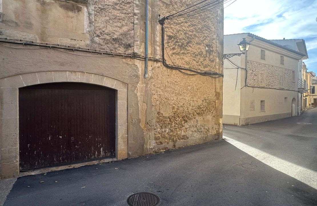 Townhouse for sale in Pollença old town to be refurbished